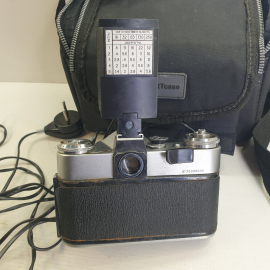 Фотоаппарат "Зенит-Е" в сумке со вспышками "Saulute" и "Unomat B24", работает "Unomat B24", СССР. Картинка 8